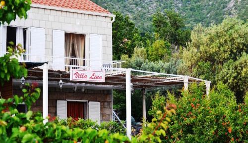 Five Bedroom Villa with Terrace and Sea View