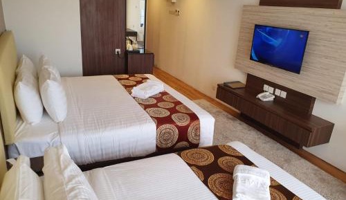 Family Room with Side Sea View
