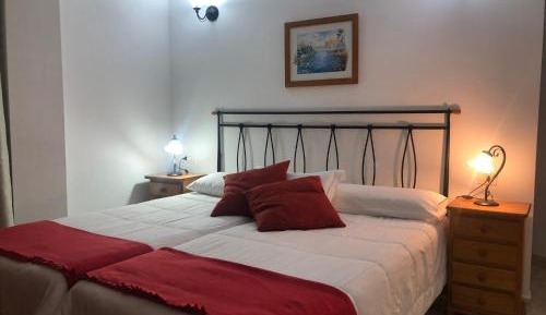 One Bedroom Apartment with Mountain View