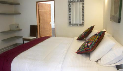 Deluxe Double Room (2 Adults + 1 Child)