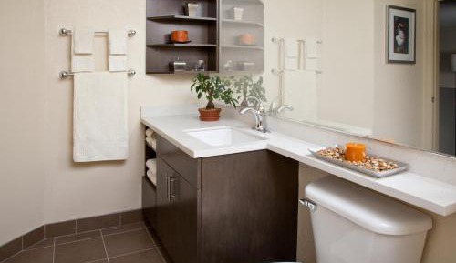 Studio King Suite - Communications Accessible