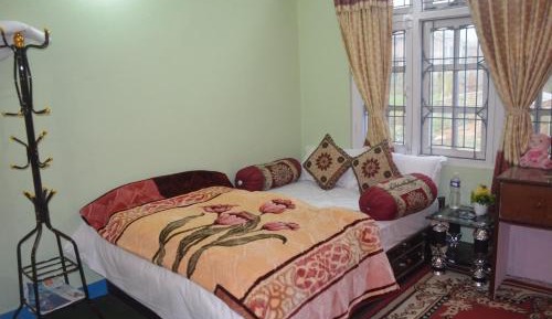 Double or Twin Room with Mountain View