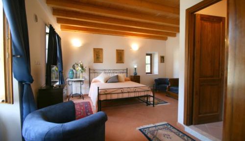 Deluxe Room (2 Adults + 1 Child)