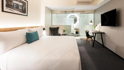 Hotel Room - Internal (No Windows)