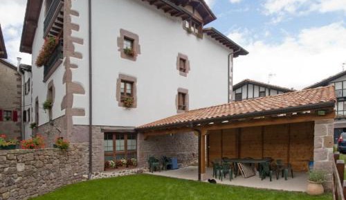 Four-Bedroom Apartment (8 Adults)