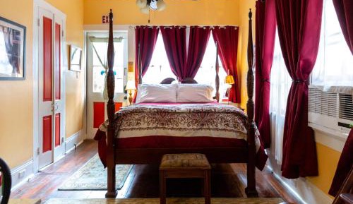 Apartment with Garden View