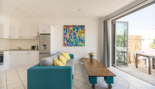 Apartment with Mountain View