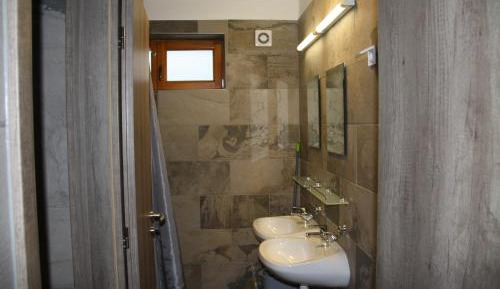6-Bed Mixed Dormitory Room