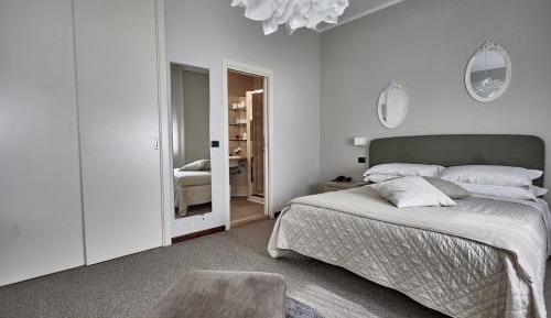 Family Junior Suite with Pool or Garden View