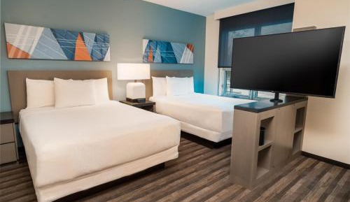 One-Bedroom Suite with Two Queen Beds with Sofa Bed, Kitchen and Tub - Disability Access