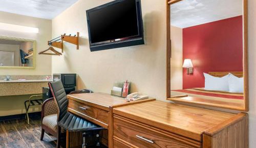 Queen Room with Two Queen Beds - Non-Smoking