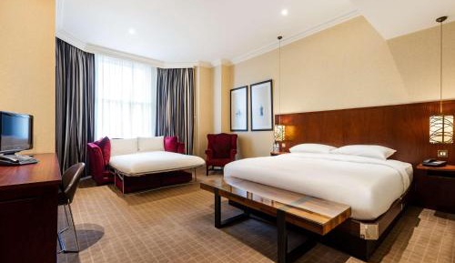 Family Room (2 Adults + 2 Children)