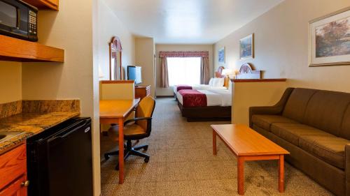 Queen Suite with Two Queen Beds - Non-Smoking