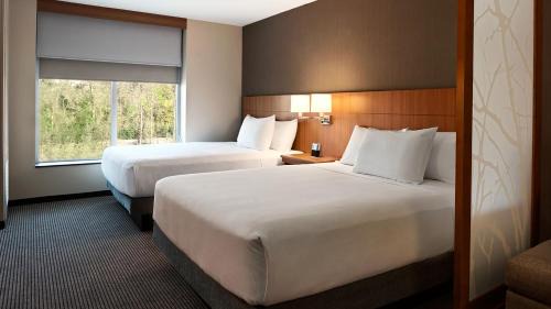 Queen Room with Two Queen Beds and Sofa Bed - High Floor