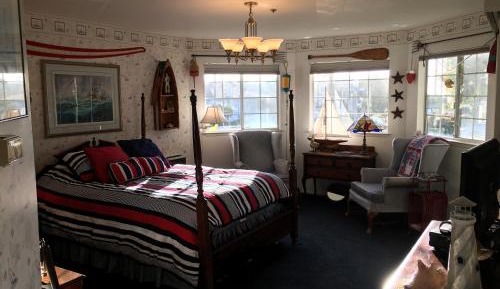 Deluxe Queen Suite