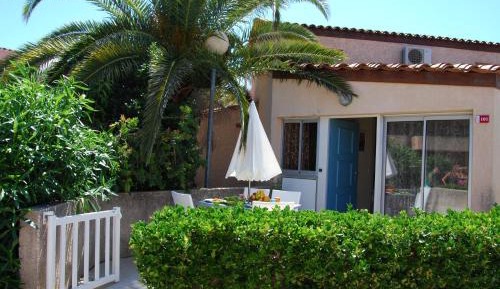 Small Duplex House with Air conditioning  (4-6 Adults)