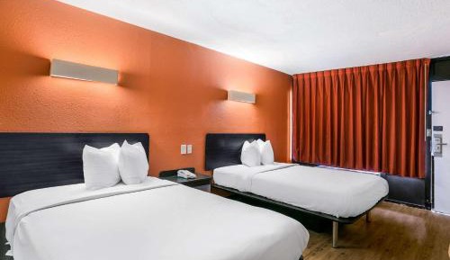 Double Room with Two Double Beds - Accessible/Smoking
