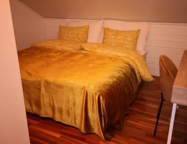 Standard Double Room with Shared Bathroom