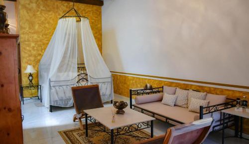 Deluxe Suite with Spa Bath