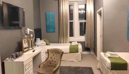 Family Room (4 People)