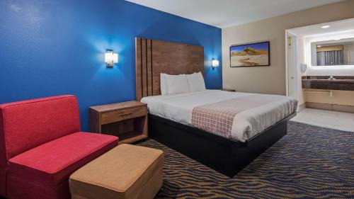 King Room with Roll-In Shower - Disability Access