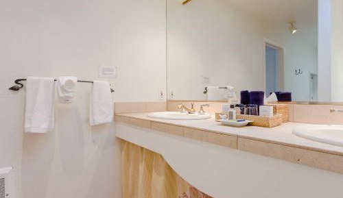 Luxury Cottage King Accessible