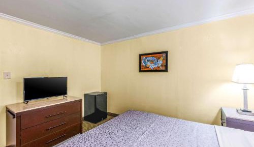 King Room - Accessible/Non Smoking