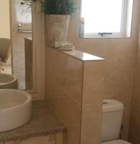 Deluxe Queen Suite
