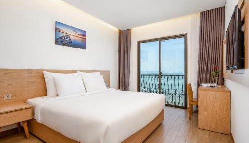 Deluxe Double Room with Balcony and Sea View