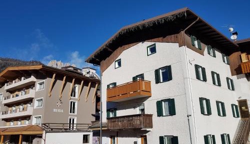 Apartment with Mountain View