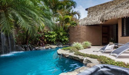 Beachfront villa with Private Pool and Hot Tub