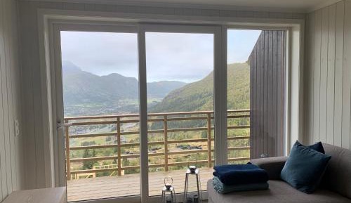 Apartment with Mountain View