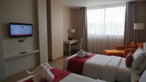 Deluxe Twin Room with City View