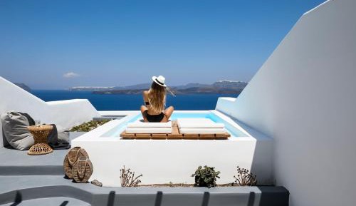 Honeymoon Suite with Infinity Heated Private Pool