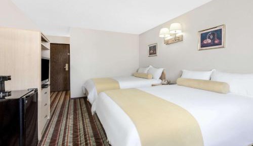 Double Room with Two Double Beds - Non-Smoking