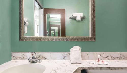 King Room - Non-Smoking