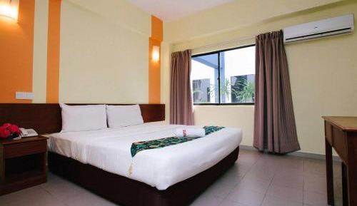 Deluxe with Window