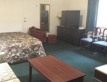 Suite with Hot Tub