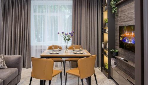 Deluxe One-Bedroom Apartment with Balcony 