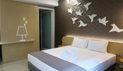 Deluxe Double Room (2 Adults + 1 Child)