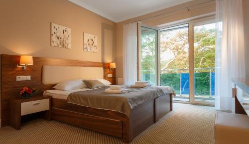 Standard Twin Room with Forest View