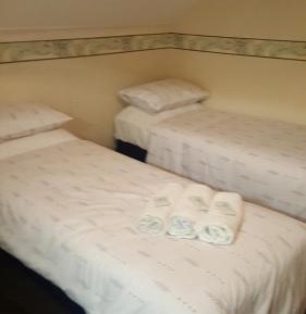 Basic Triple Room with Shared Bathroom