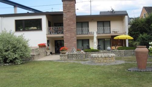 Apartment with Garden View