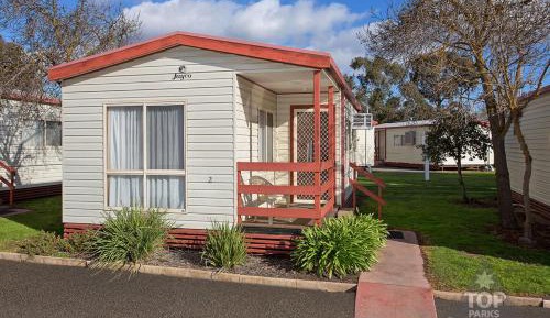 Deluxe Two-Bedroom Cabin - No Pets Allowed
