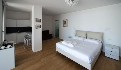 Deluxe Room (3 adults + 1 child)