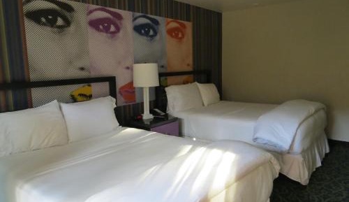 Deluxe Double Queen Room