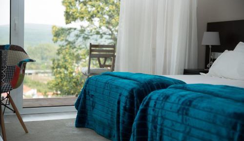 Deluxe Double or Twin Room with Mountain View