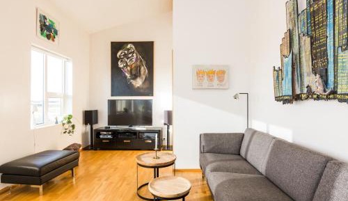 Three-Bedroom Apartment with Balcony