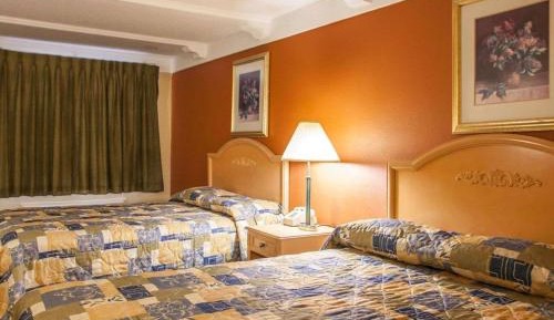 Queen Room with Two Queen Beds - Smoking