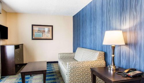 King Suite with Sofa Bed - Non-Smoking